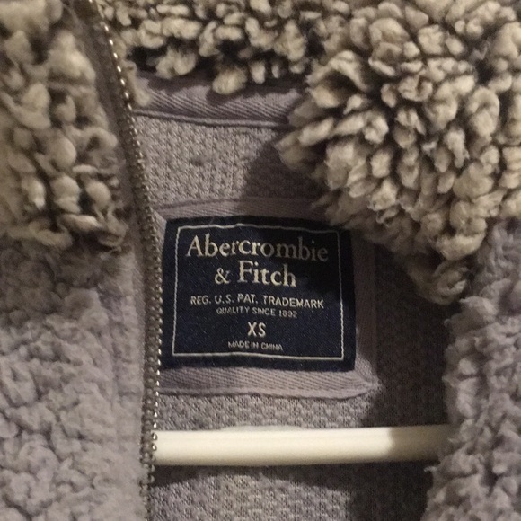 Abercrombie and Fitch Sherpa pullover - Picture 2 of 4